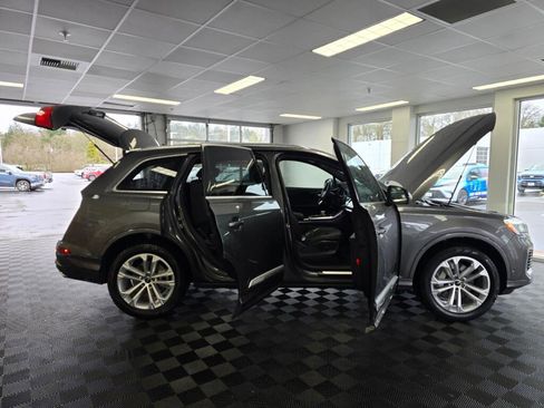 Used 2025 Audi Q7 3.0T Premium Plus image 17