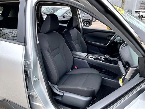 Used 2025 Nissan Rogue S image 11