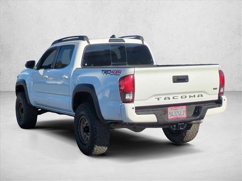 Used 2018 Toyota Tacoma TRD Off-Road w/ Technology Package image 8