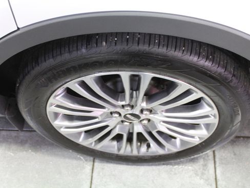 Used 2017 Lincoln MKX Reserve w/ Driver Assistance Package image 32