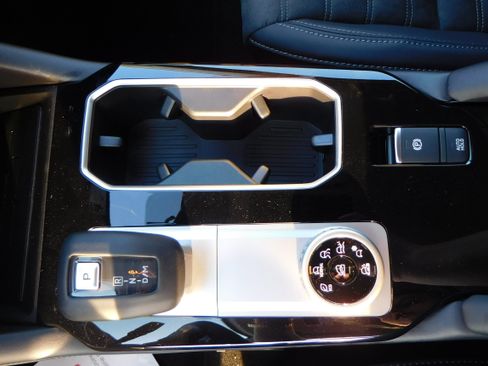 New 2025 Mitsubishi Outlander SE image 29