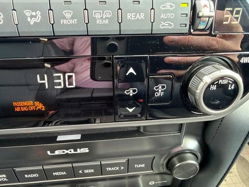 Used 2023 Lexus GX 460 Luxury w/ Accessory Package AWD/4WD image 35