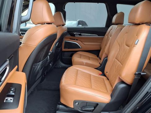 Certified 2024 Kia Telluride SX Prestige X-Line image 12