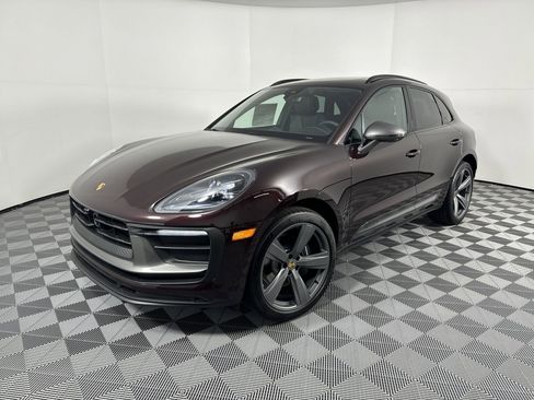 Certified 2025 Porsche Macan Turbo image 1