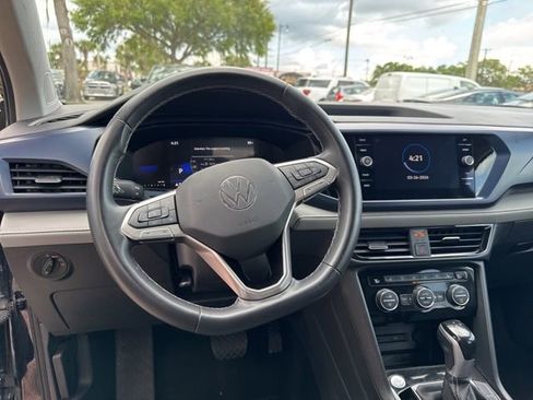 Used 2024 Volkswagen Taos SE image 27