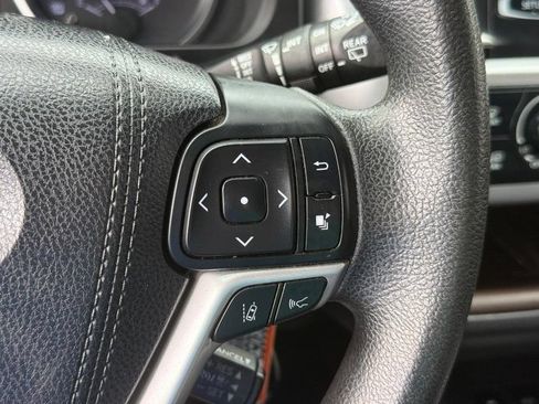 Used 2018 Toyota Highlander LE w/ Protection Package #3 AWD/4WD image 22