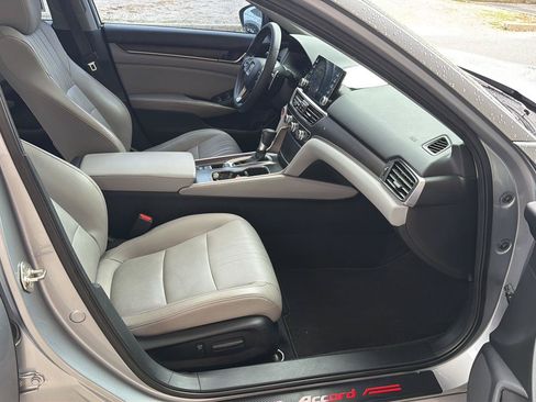Used 2018 Honda Accord Touring image 13