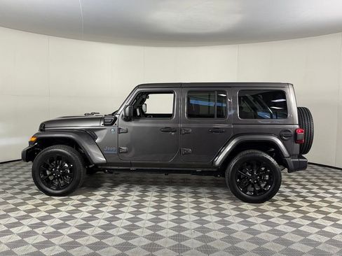 Used 2025 Jeep Wrangler Unlimited Sahara w/ Safety Group AWD/4WD image 10
