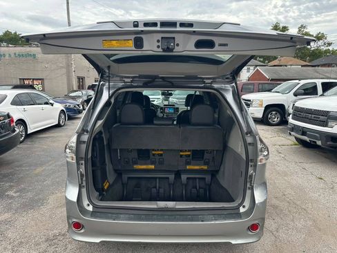 Used 2012 Toyota Sienna SE FWD image 24
