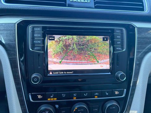 Used 2018 Volkswagen Passat 2.0T SE image 31