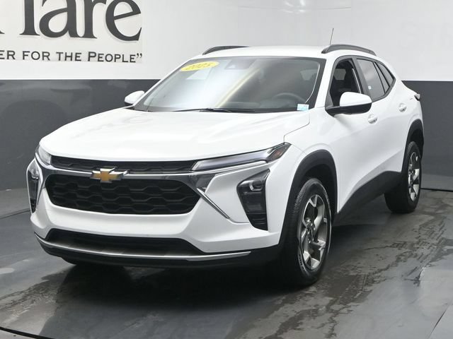 Used 2025 Chevrolet Trax LT FWD image 7