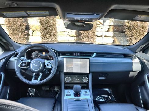 Used 2025 Jaguar F-PACE R-Dynamic S image 12