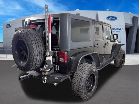 Used 2016 Jeep Wrangler Unlimited Sahara w/ Connectivity Group AWD/4WD image 5