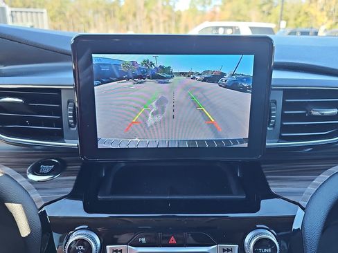 Used 2023 Ford Explorer Limited image 28