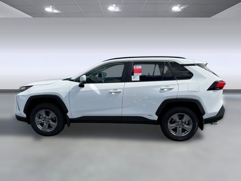 Used 2025 Toyota RAV4 XLE image 2