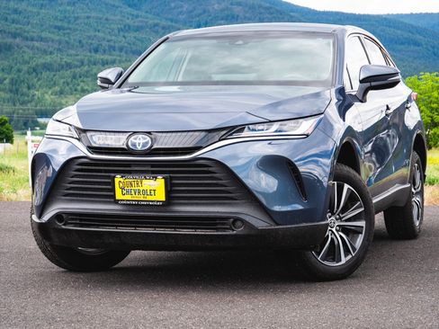 Used 2024 Toyota Venza LE AWD/4WD image 3