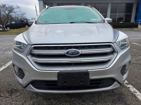 Used 2017 Ford Escape SE w/ Equipment Group 201A image 2