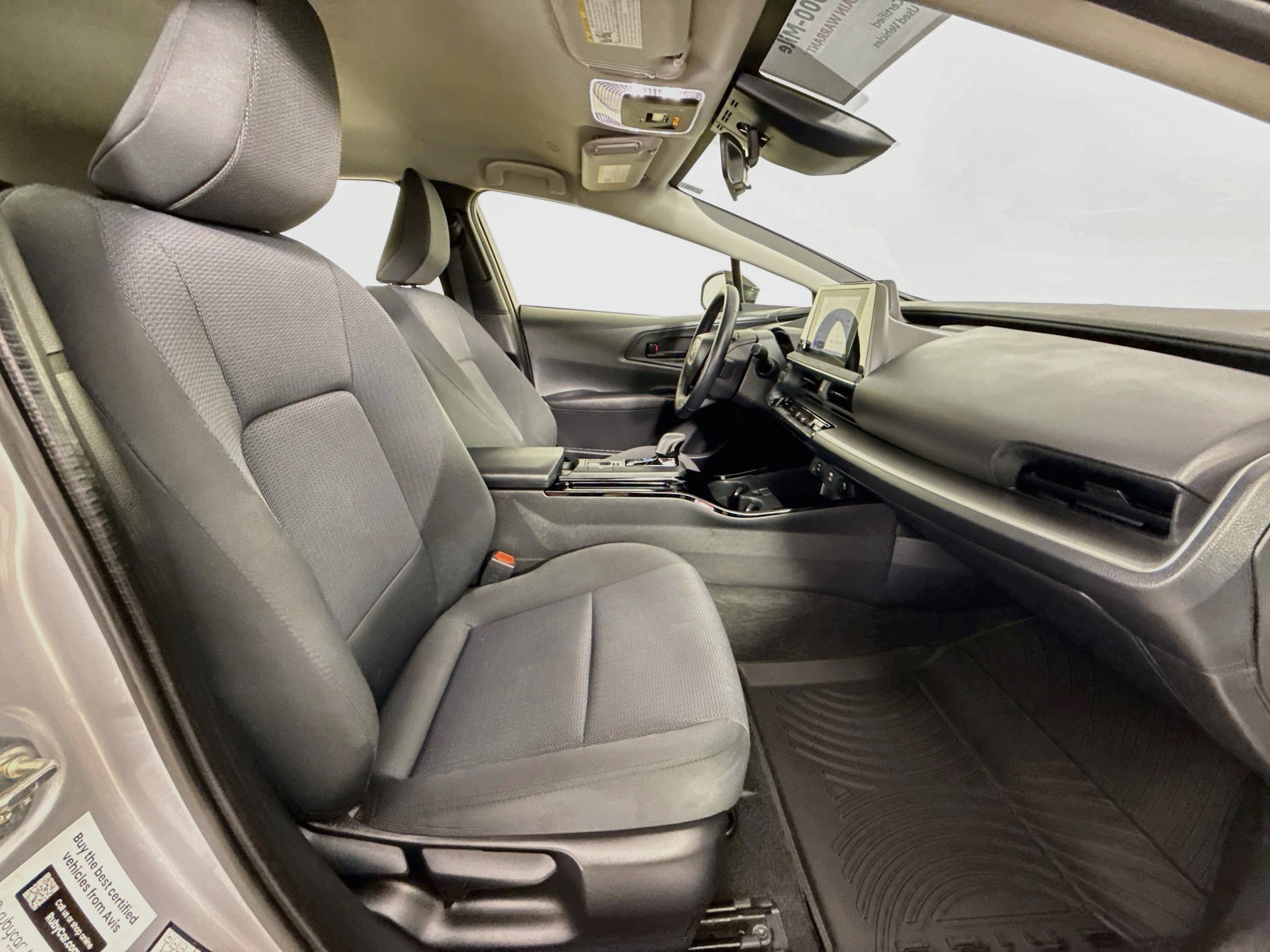 Certified 2025 Toyota Prius LE FWD image 28