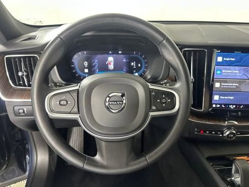 Used 2022 Volvo XC60 B5 Momentum image 14