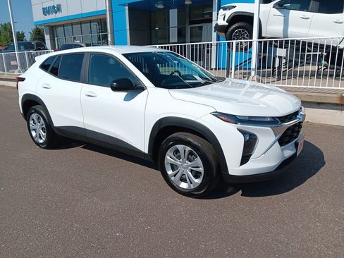 Used 2026 Chevrolet Trax LS FWD image 7