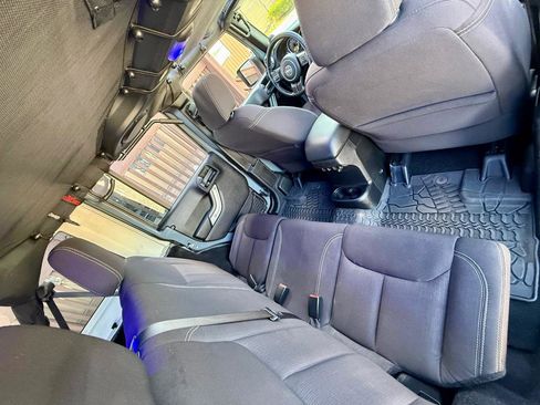 Used 2014 Jeep Wrangler Unlimited Sahara w/ Connectivity Group AWD/4WD image 38