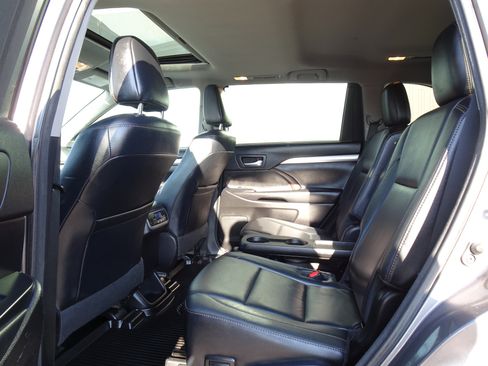 Used 2017 Toyota Highlander XLE w/ Protection Package #3 image 15