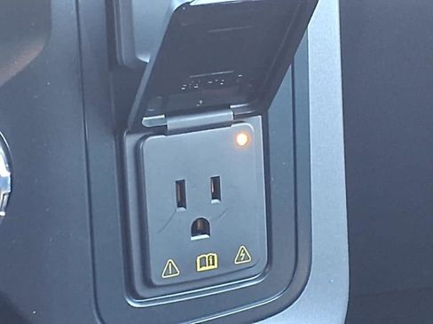 Used 2025 Ford F150 XLT w/ Equipment Group 302A MID RWD image 10