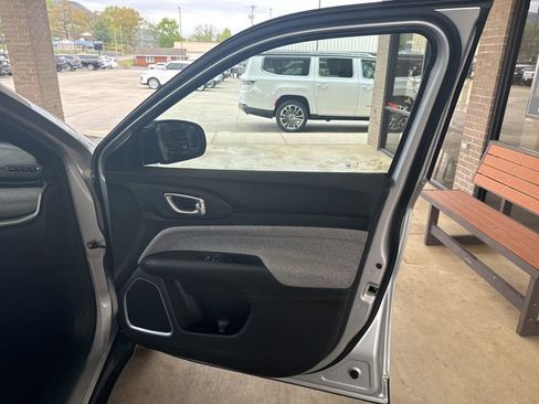 Used 2025 Jeep Compass Sport image 18