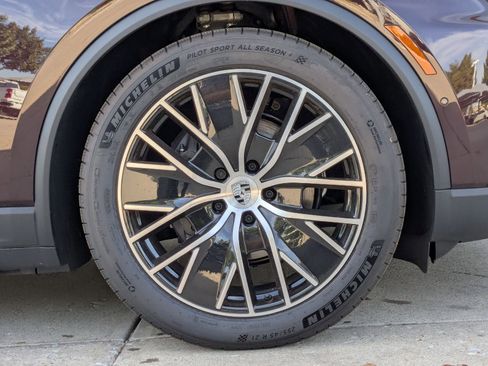 New 2025 Porsche Macan 4 Electric image 29