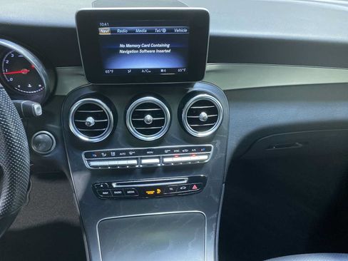 Used 2019 Mercedes-Benz GLC 300 4MATIC image 16