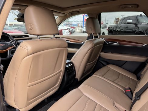 Used 2019 Cadillac XT5 Platinum image 32