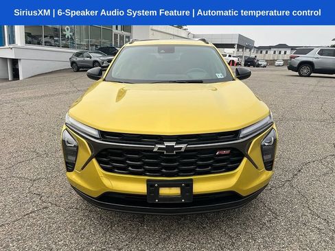 Certified 2024 Chevrolet Trax RS w/ Sunroof Package FWD image 2
