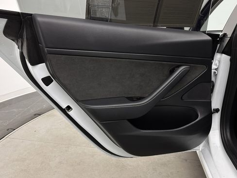 Used 2020 Tesla Model 3 Standard Range Plus image 23