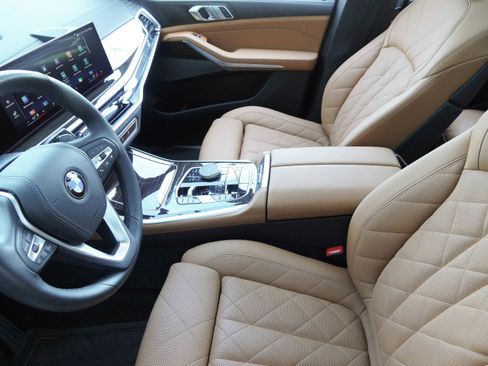 Used 2025 BMW X5 sDrive40i w/ Climate Comfort Package RWD image 11