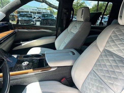 Certified 2025 Cadillac Escalade ESV Sport Platinum w/ LPO, ONYX Package AWD/4WD image 10