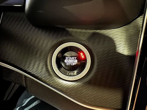 Used 2025 Jeep Grand Cherokee Altitude AWD/4WD image 40