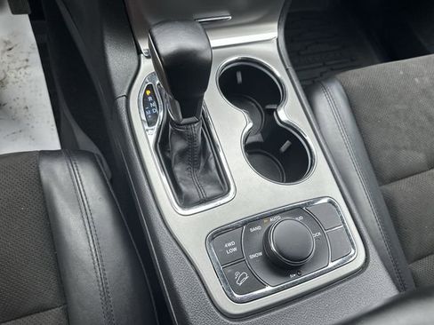 Used 2020 Jeep Grand Cherokee Laredo w/ Quick Order Package 2BN North image 23