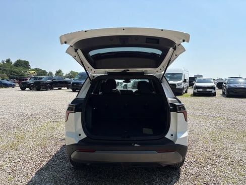 Used 2025 Chevrolet Equinox LT AWD/4WD image 13