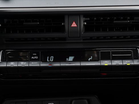 Certified 2024 Toyota Prius LE AWD/4WD image 36