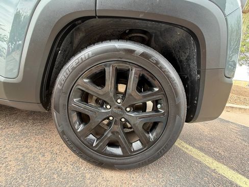Used 2017 Jeep Renegade Altitude FWD image 4
