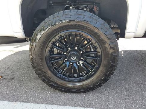 Used 2024 GMC Sierra 2500 Denali Ultimate AWD/4WD image 5