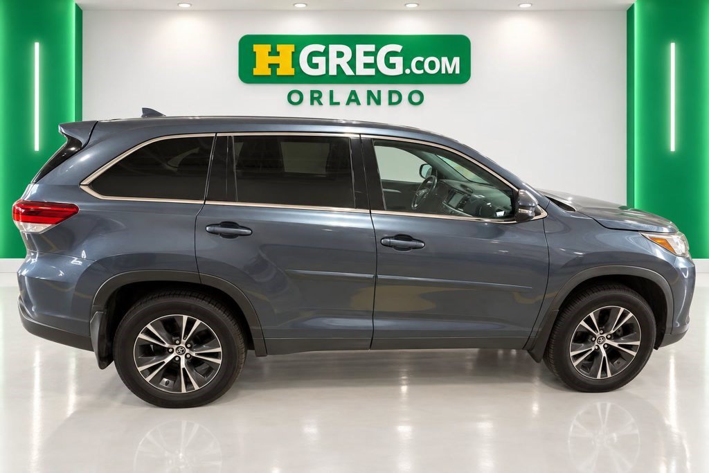Used 2019 Toyota Highlander Plus AWD/4WD image 4