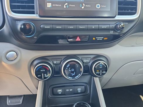 Used 2025 Hyundai Venue SEL FWD image 20