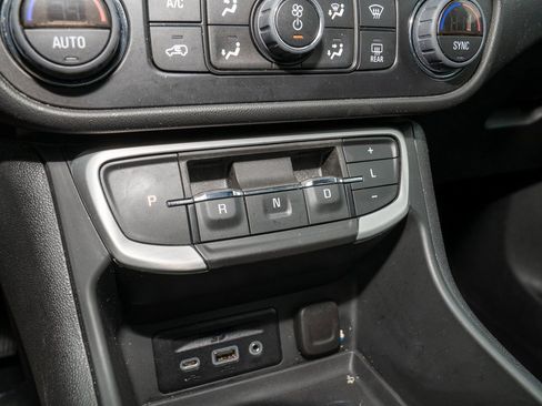 Used 2023 GMC Terrain SLT image 15