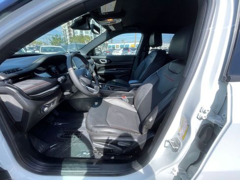 Used 2025 Jeep Compass Trailhawk w/ Trailer Tow Group image 28