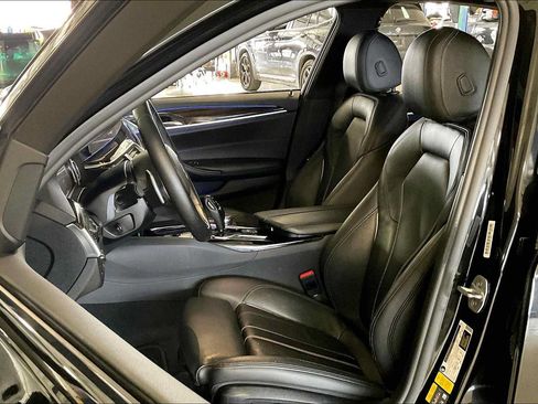 Used 2019 BMW 530e w/ M Sport Package RWD image 7
