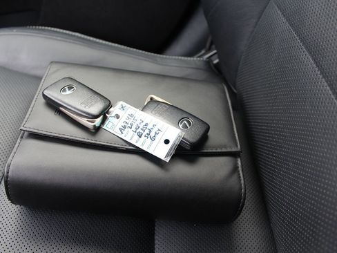 Used 2015 Lexus ES 350 w/ Luxury Package image 29