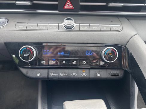 Used 2025 Hyundai Elantra SEL FWD image 5