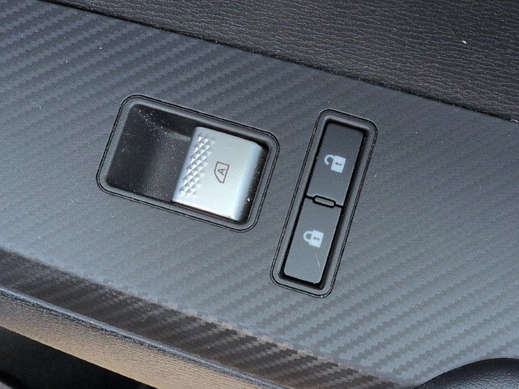 Used 2025 Mitsubishi Outlander SE AWD/4WD image 35