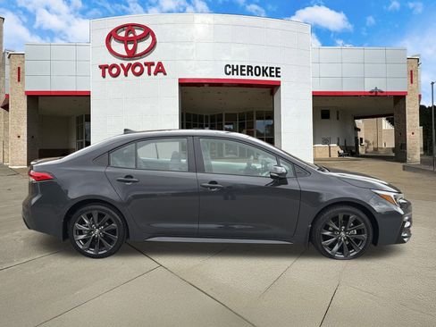 Used 2025 Toyota Corolla SE image 4